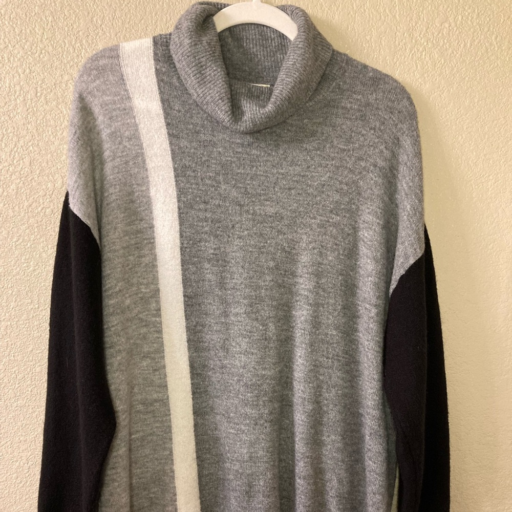 Liz Claiborne XXL turtle neck oversized sweater, great condition!